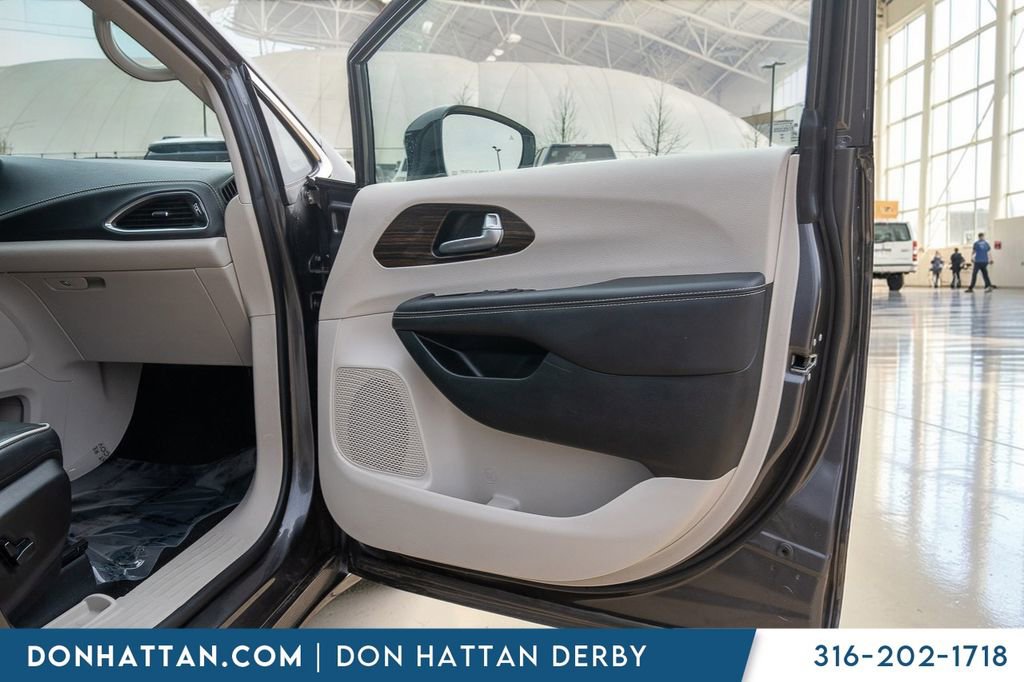 Used 2023 Chrysler Pacifica Limited image 59