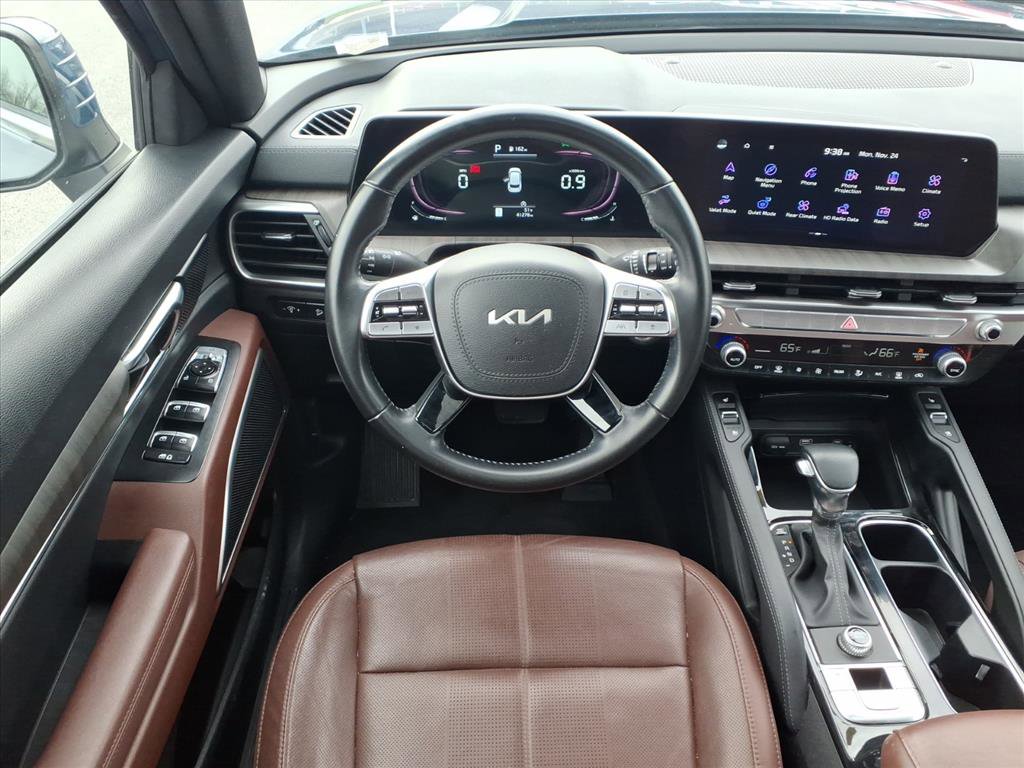 Used 2023 Kia Telluride EX w/ EX Captain's Chair Package image 7