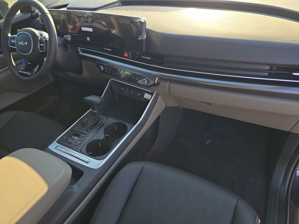 New 2026 Kia Carnival FWD image 11