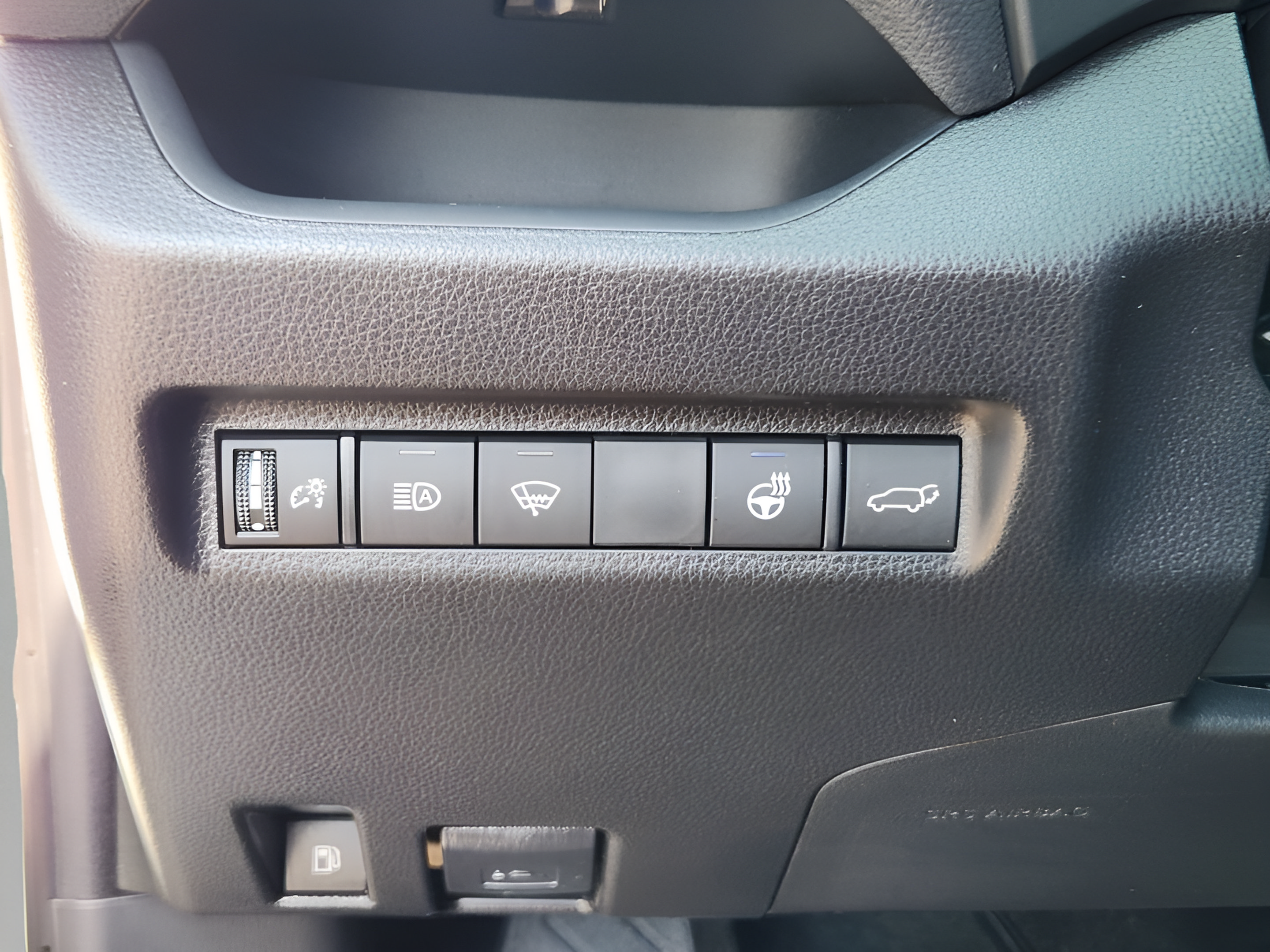 Used 2021 Toyota RAV4 XSE AWD/4WD image 18