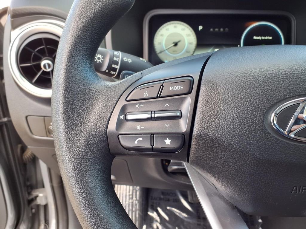 Used 2023 Hyundai Kona SE image 16