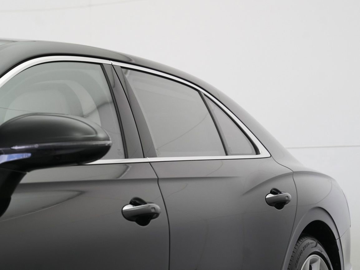 Used 2023 Bentley Flying Spur V8 image 37