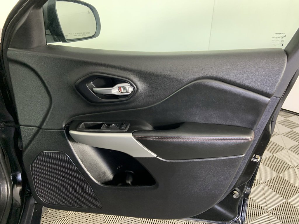 Used 2018 Jeep Cherokee Trailhawk w/ Quick Order Package 27L image 24