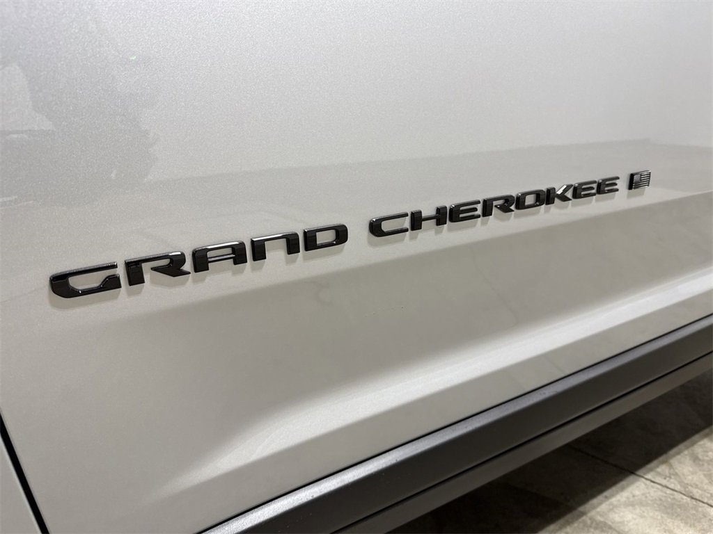 New 2025 Jeep Grand Cherokee Altitude image 25