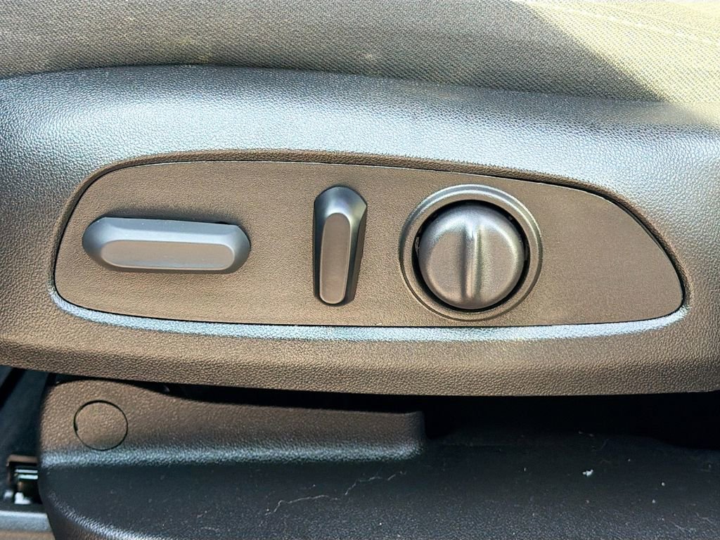 Used 2023 Chevrolet Traverse LT image 29