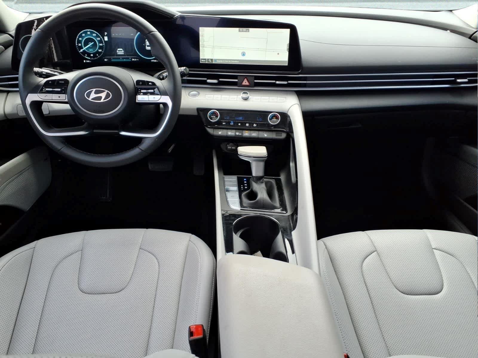 Used 2025 Hyundai Elantra Limited FWD image 13