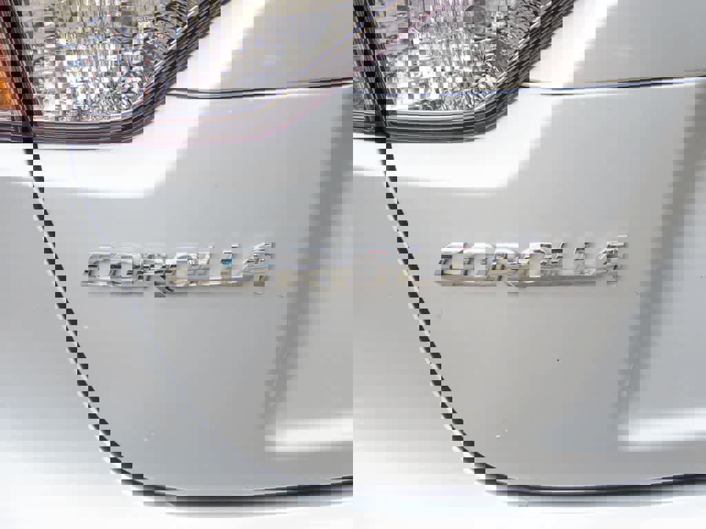 Used 2022 Toyota Corolla LE w/ Carpet Mat Package (TMS) image 7