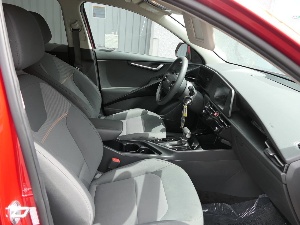 Used 2023 Kia Niro LX FWD image 27