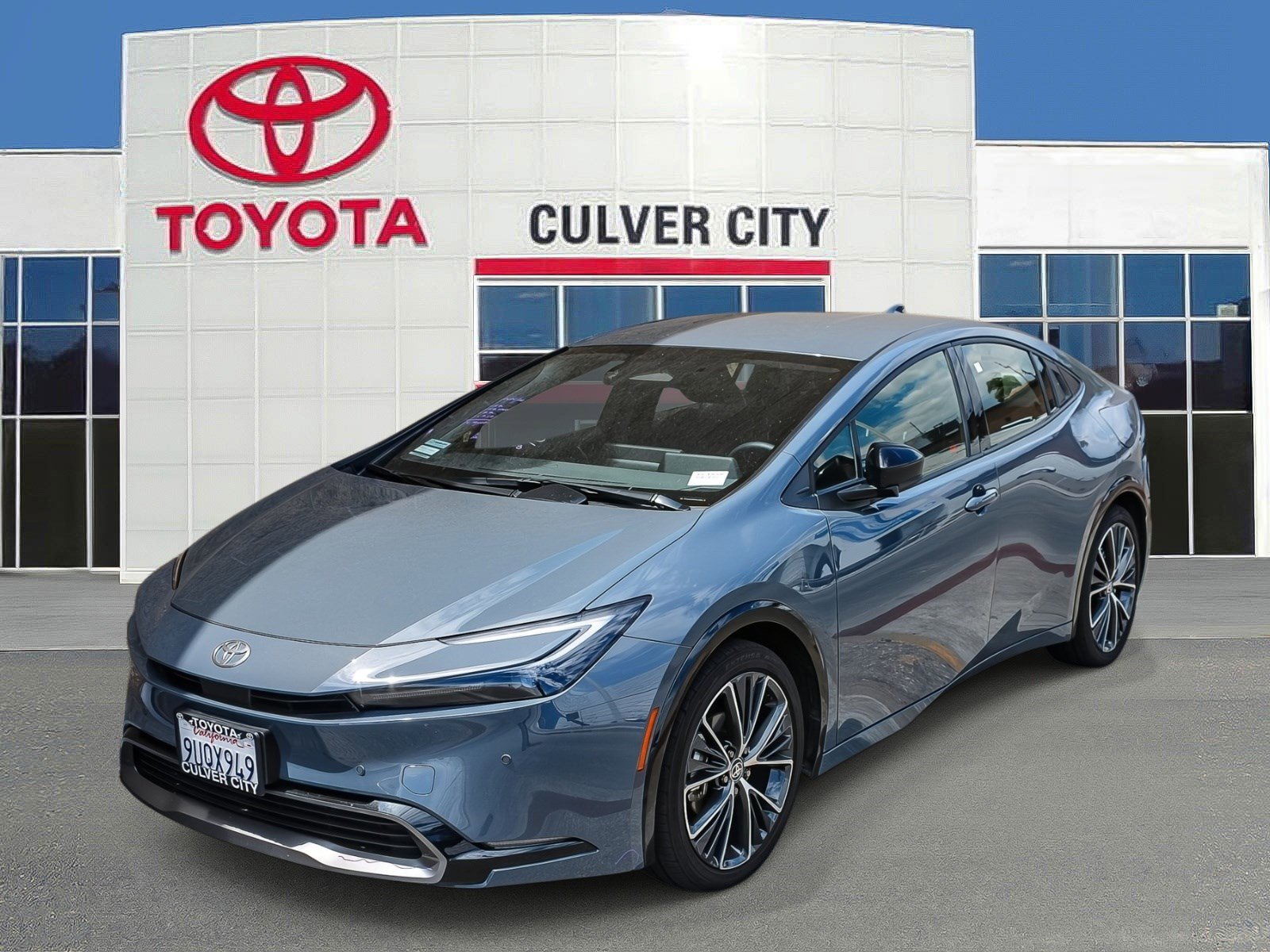 Used 2025 Toyota Prius XLE FWD image 1