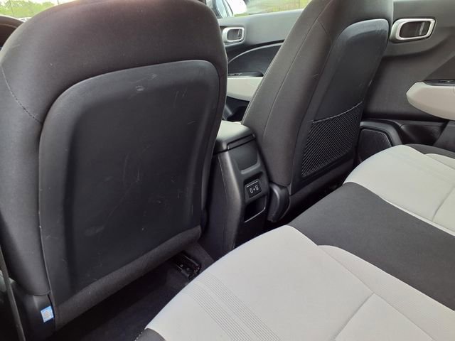 Used 2025 Hyundai Venue SEL FWD image 89