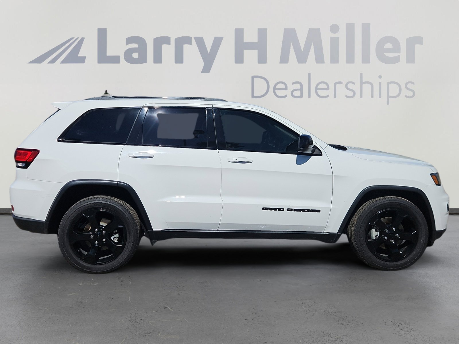 Used 2019 Jeep Grand Cherokee Laredo image 6