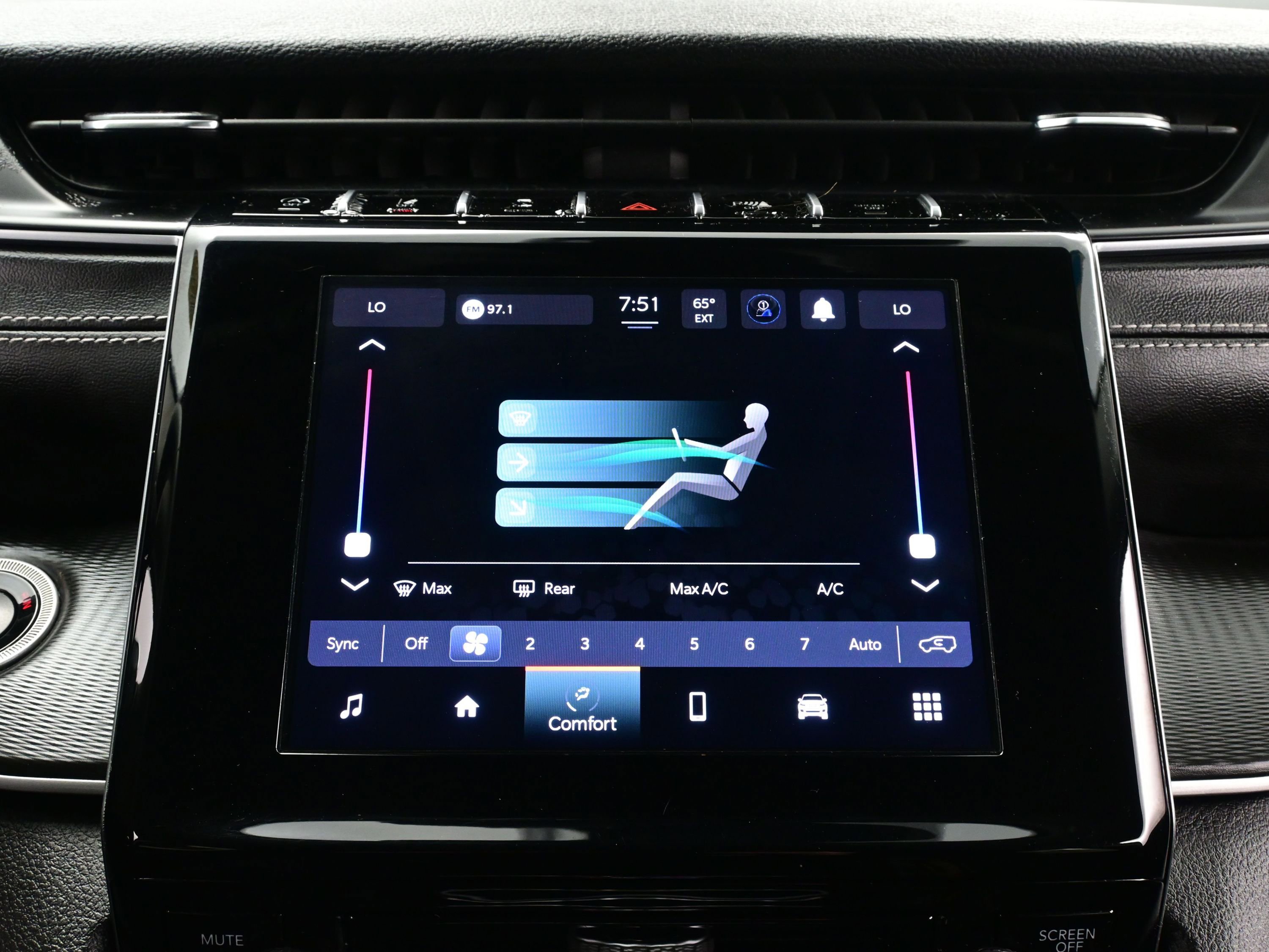 Used 2024 Jeep Grand Cherokee Laredo X image 20