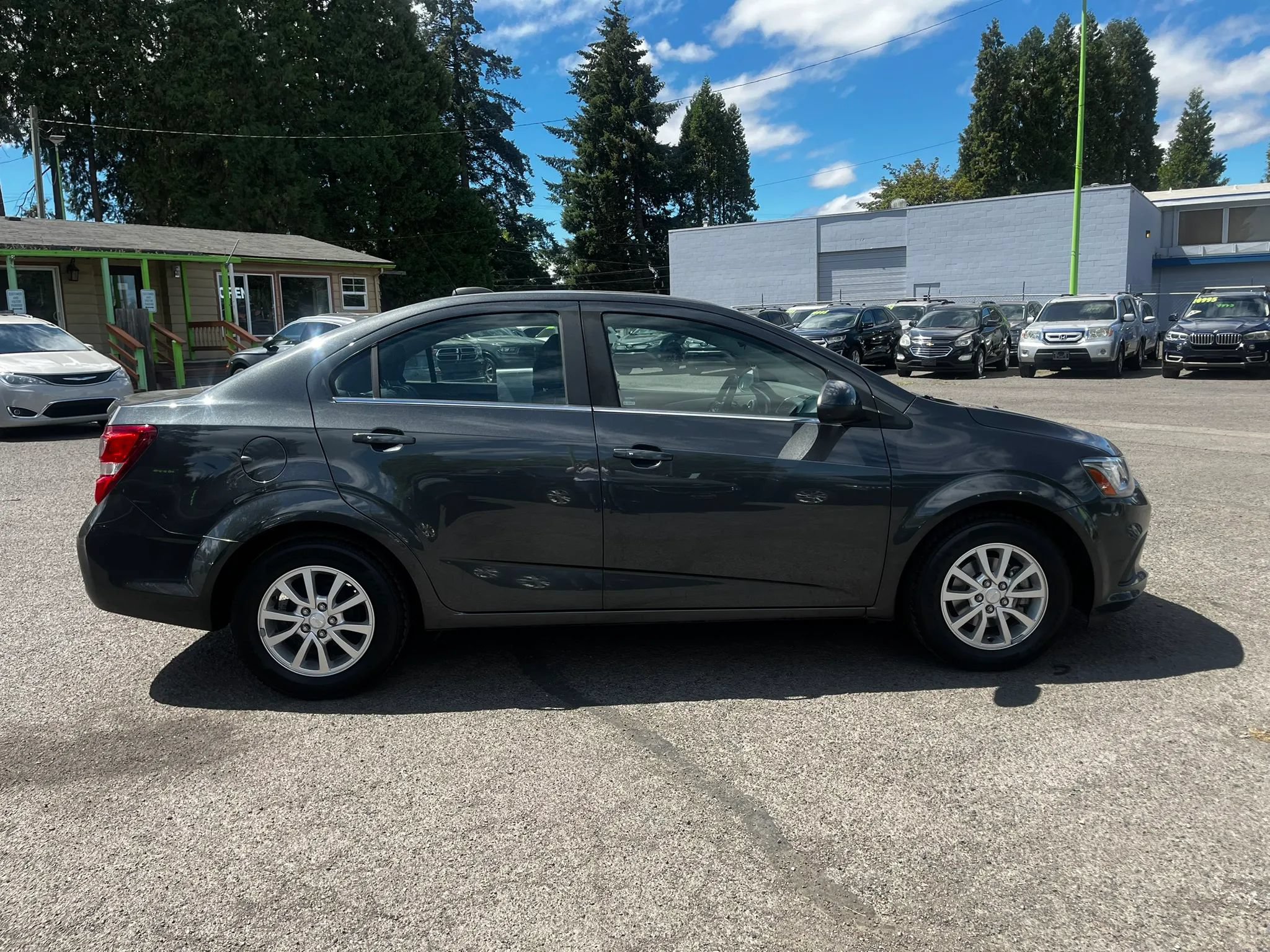 Used 2018 Chevrolet Sonic LT w/ Convenience Package FWD image 2