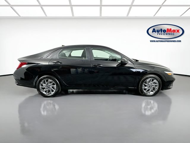 Used 2026 Hyundai Elantra Hybrid FWD image 9