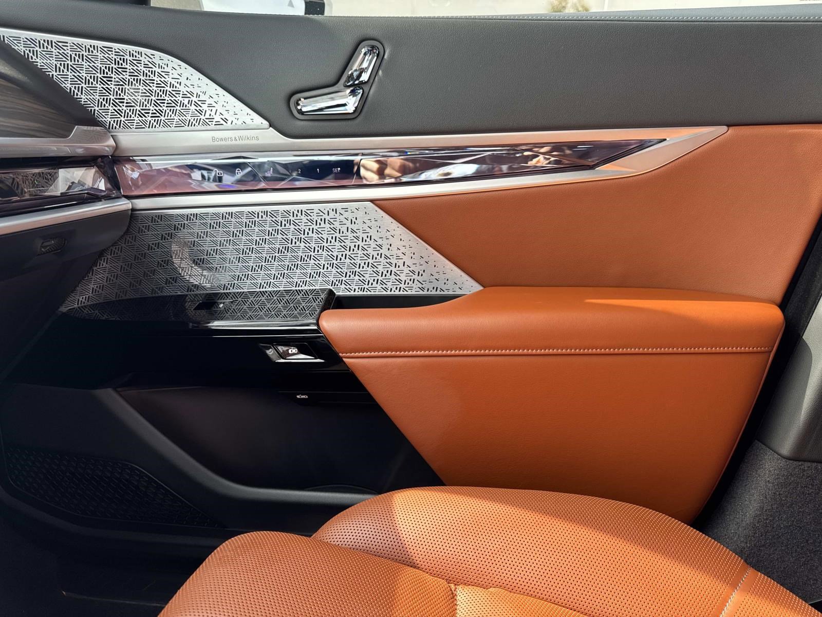 Certified 2024 BMW i7 xDrive60 w/ Executive Package image 23