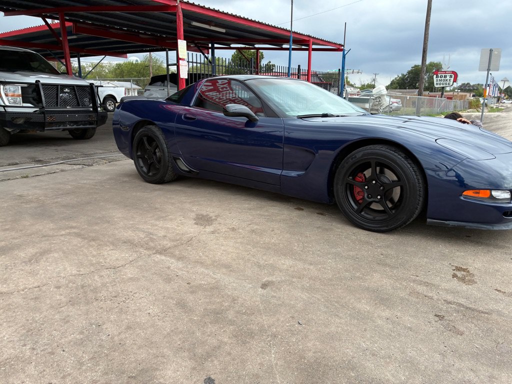 Used 2004 Chevrolet Corvette Coupe w/ Preferred Equipment Group RWD image 3