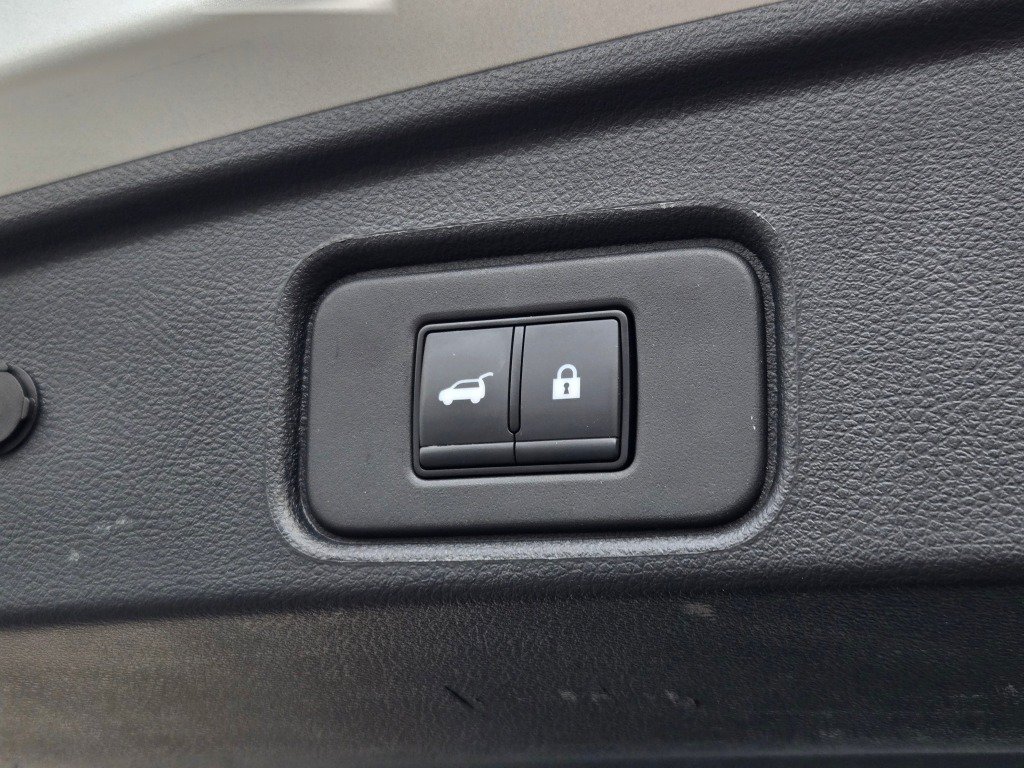 Used 2025 Nissan Pathfinder SV AWD/4WD image 16