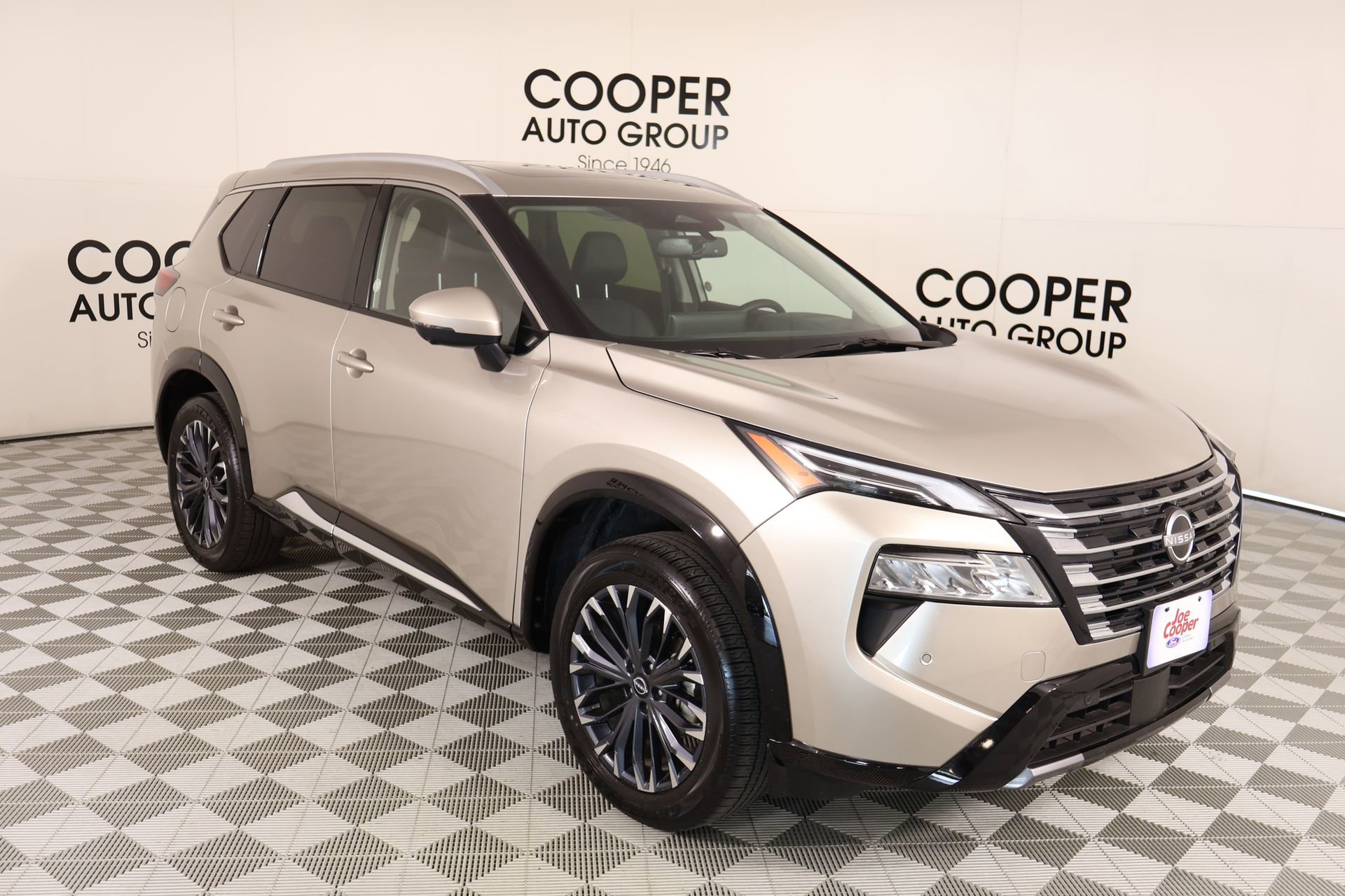 Used 2026 Nissan Rogue Platinum w/ Platinum Premium Package AWD/4WD image 1