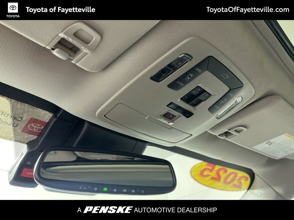 Certified 2025 Toyota Sienna XLE FWD image 28