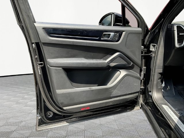 Used 2023 Porsche Cayenne S AWD/4WD image 21