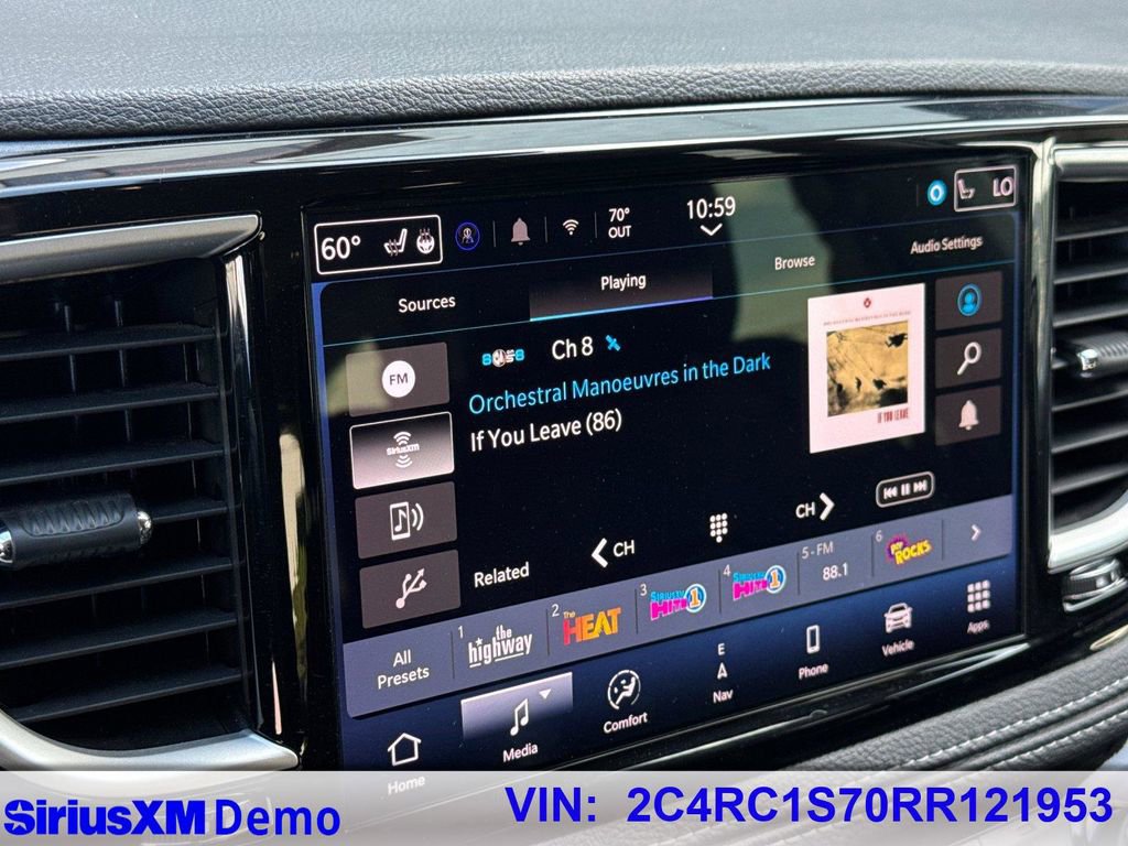 Used 2024 Chrysler Pacifica Select image 28