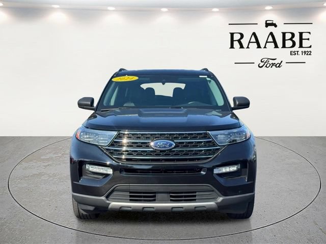 Used 2024 Ford Explorer XLT w/ Equipment Group 202A AWD/4WD image 2