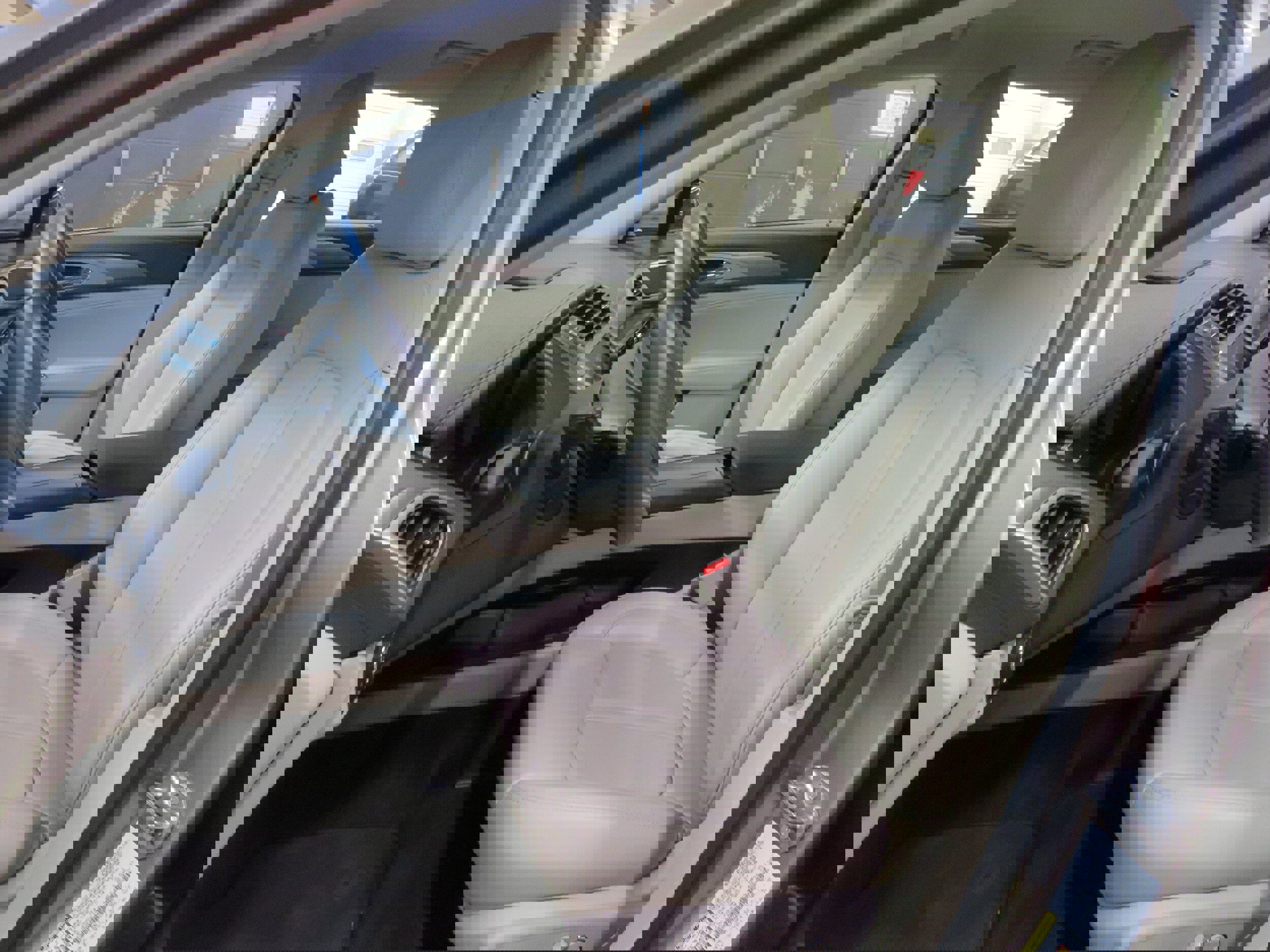 Used 2020 Lincoln MKZ w/ Convenience Package image 12