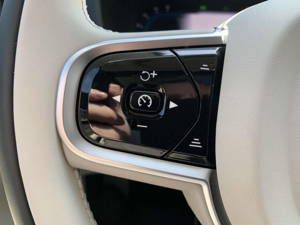 New 2025 Volvo V60 B5 Cross Country Plus w/ Protection Package Premier image 9