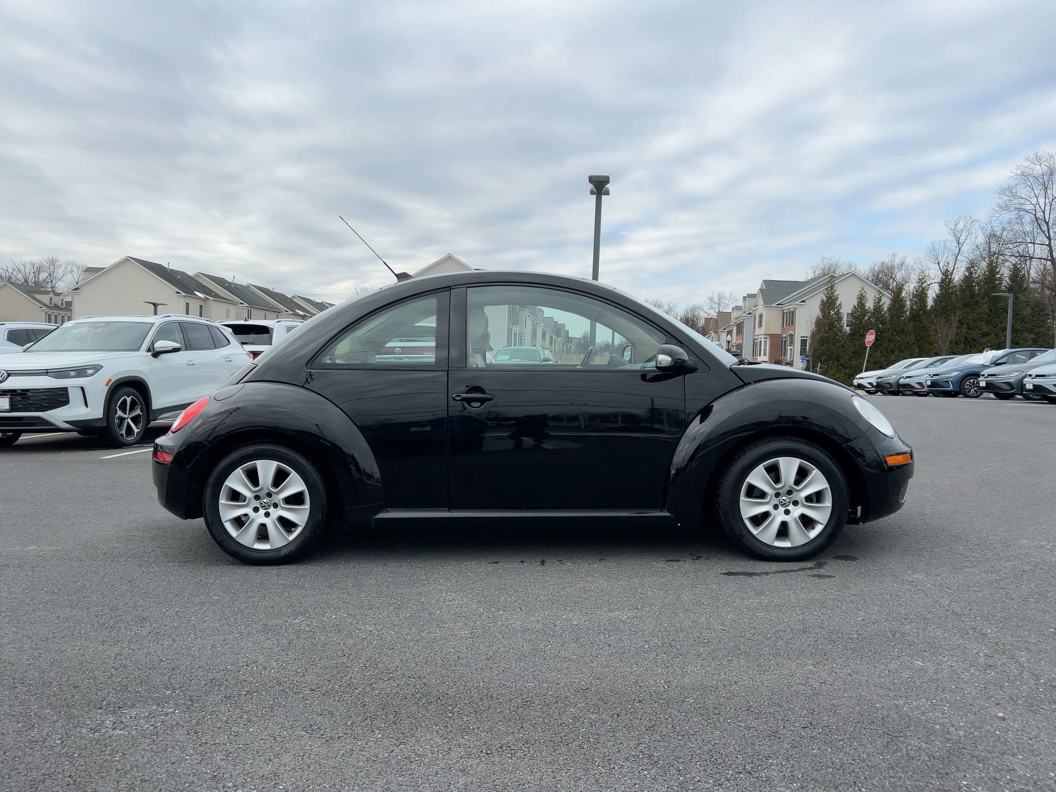 Used 2010 Volkswagen Beetle Coupe image 7