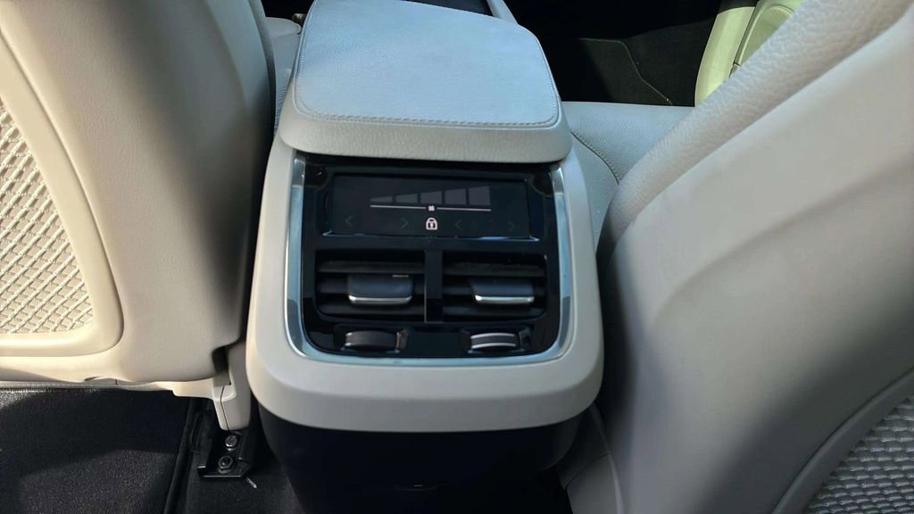 Used 2022 Volvo XC90 T5 Momentum image 19