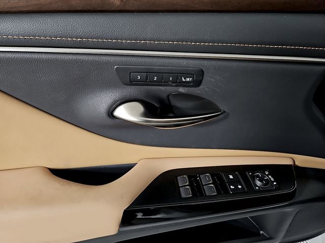 Used 2024 Lexus ES 300h w/ Premium Package image 14