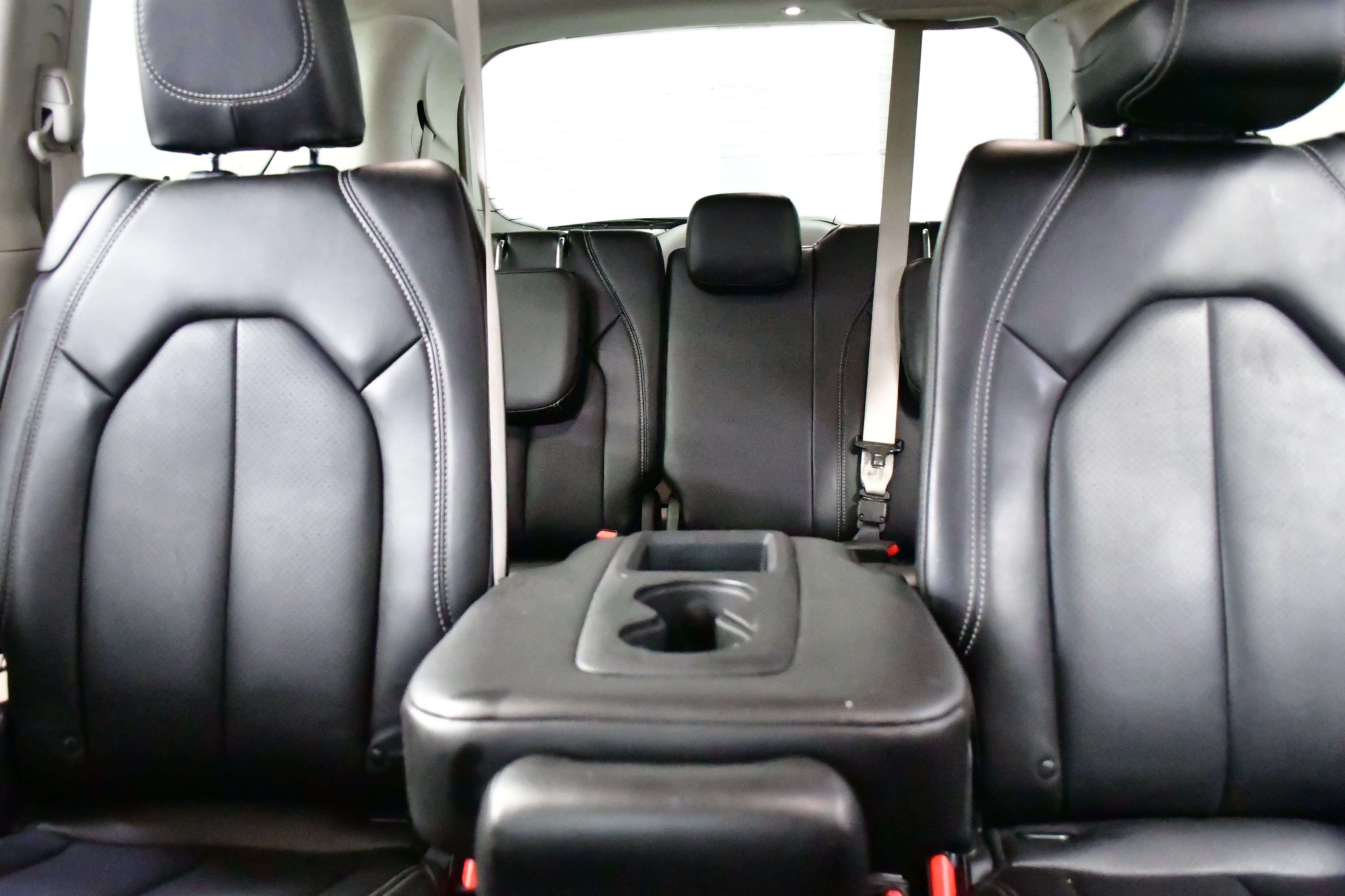 Used 2023 Chrysler Pacifica Touring-L w/ Uconnect Theater Family Group FWD image 14