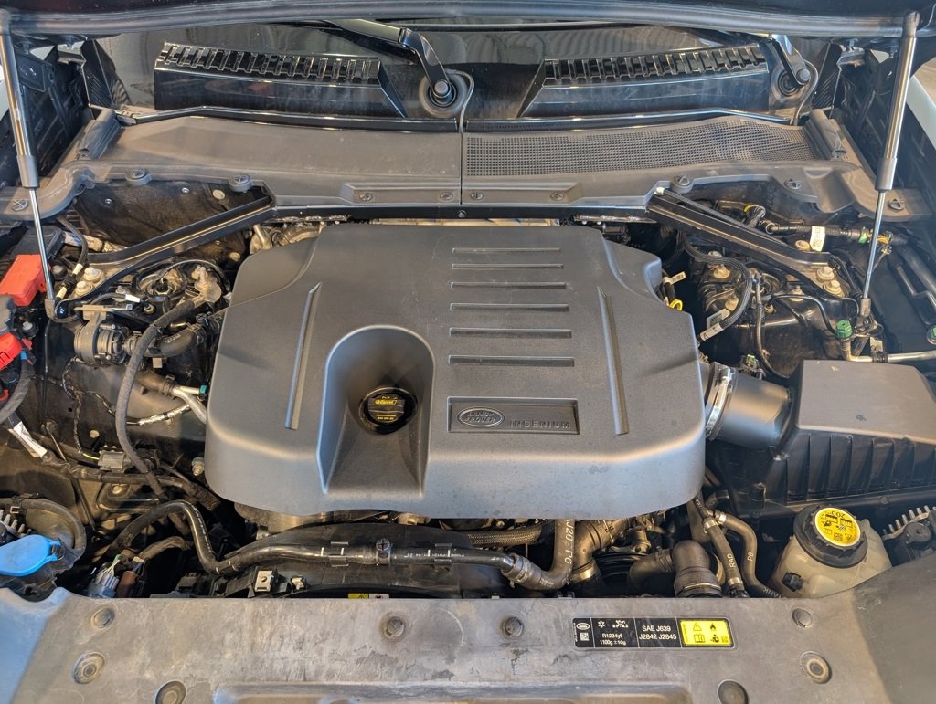 Used 2023 Land Rover Defender 130 SE image 34