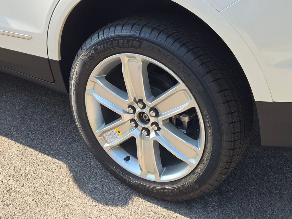 New 2025 Cadillac XT5 Luxury image 21