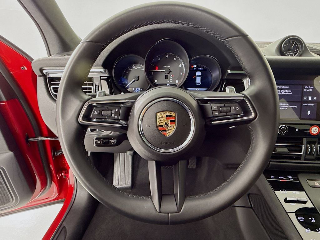 Certified 2025 Porsche Macan AWD/4WD image 16
