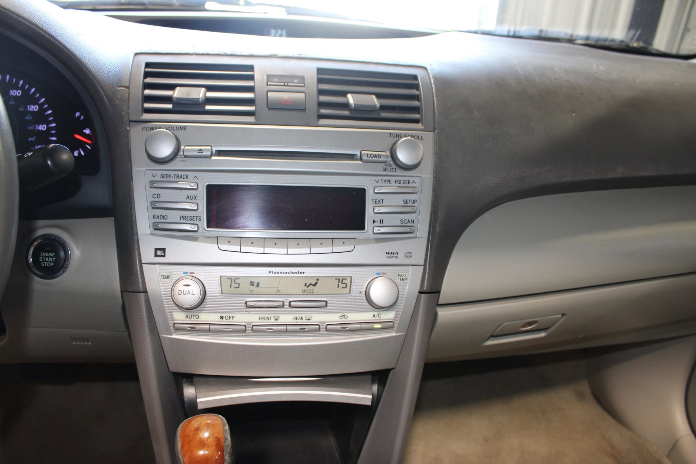 Used 2010 Toyota Camry XLE image 17