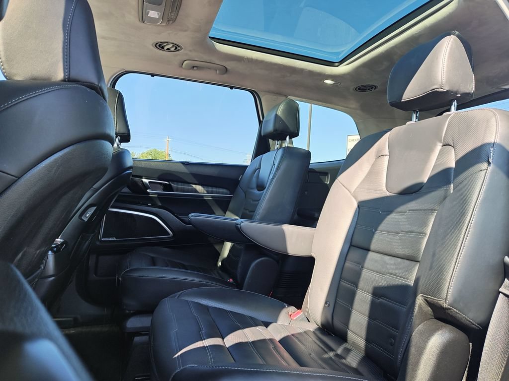 Used 2024 Kia Telluride SX Prestige w/ Towing Package AWD/4WD image 14