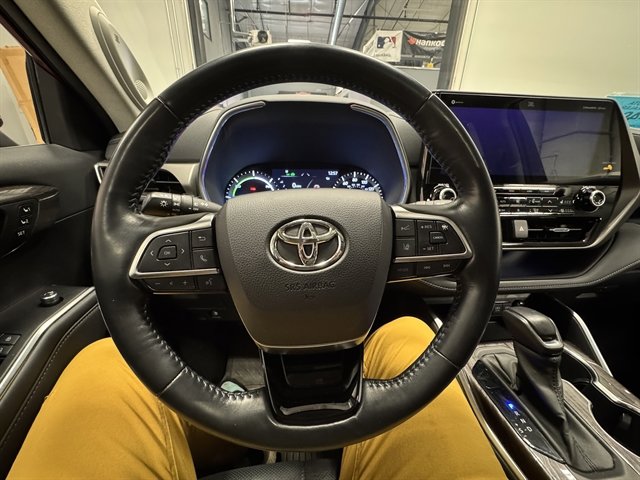 Used 2021 Toyota Highlander Limited AWD/4WD image 21