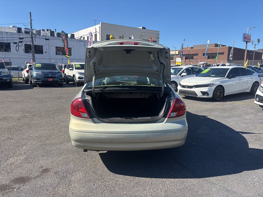 Used 2003 Ford Taurus SE FWD image 8