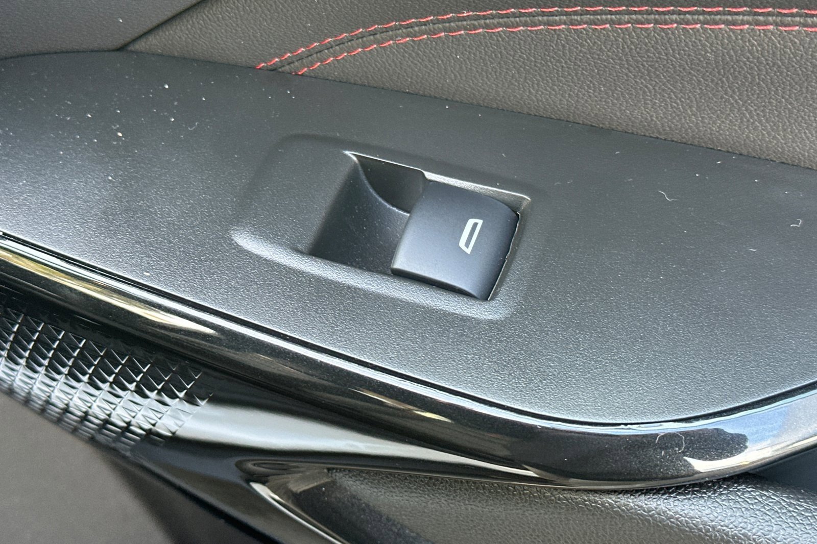 Used 2025 Chevrolet Trax RS w/ Driver Confidence Package image 23