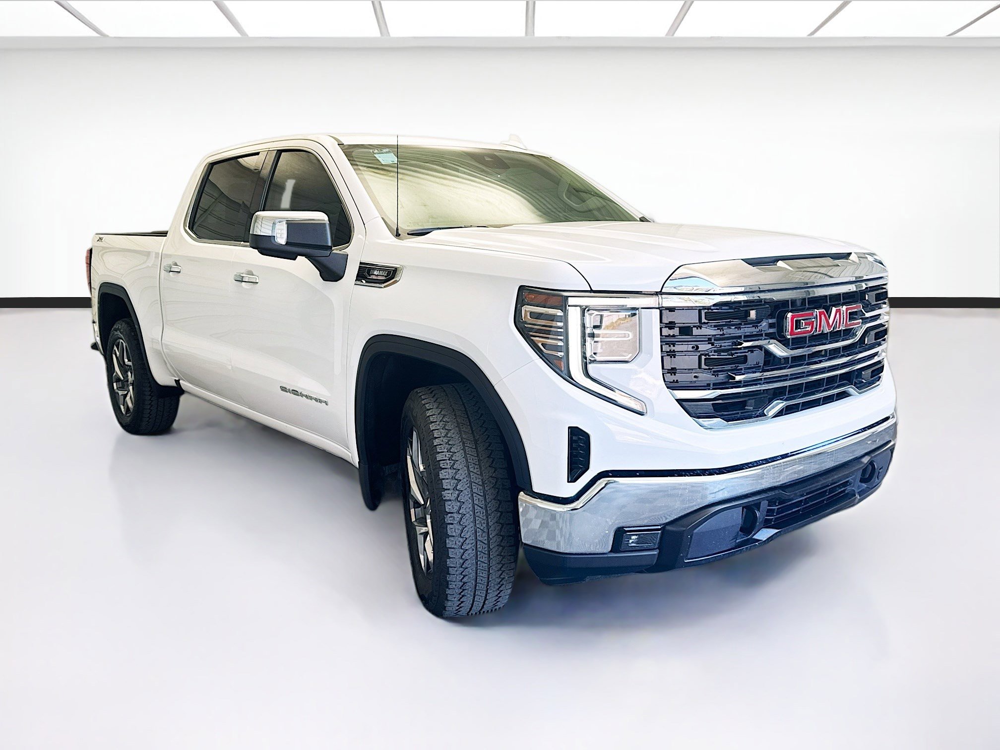 Used 2024 GMC Sierra 1500 SLT image 3