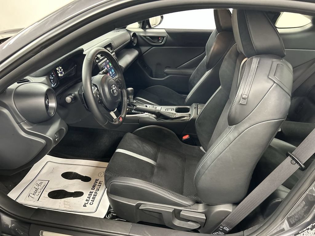 Used 2026 Toyota GR86 Premium w/ ALL Weather Mat Package (TMS) RWD image 9