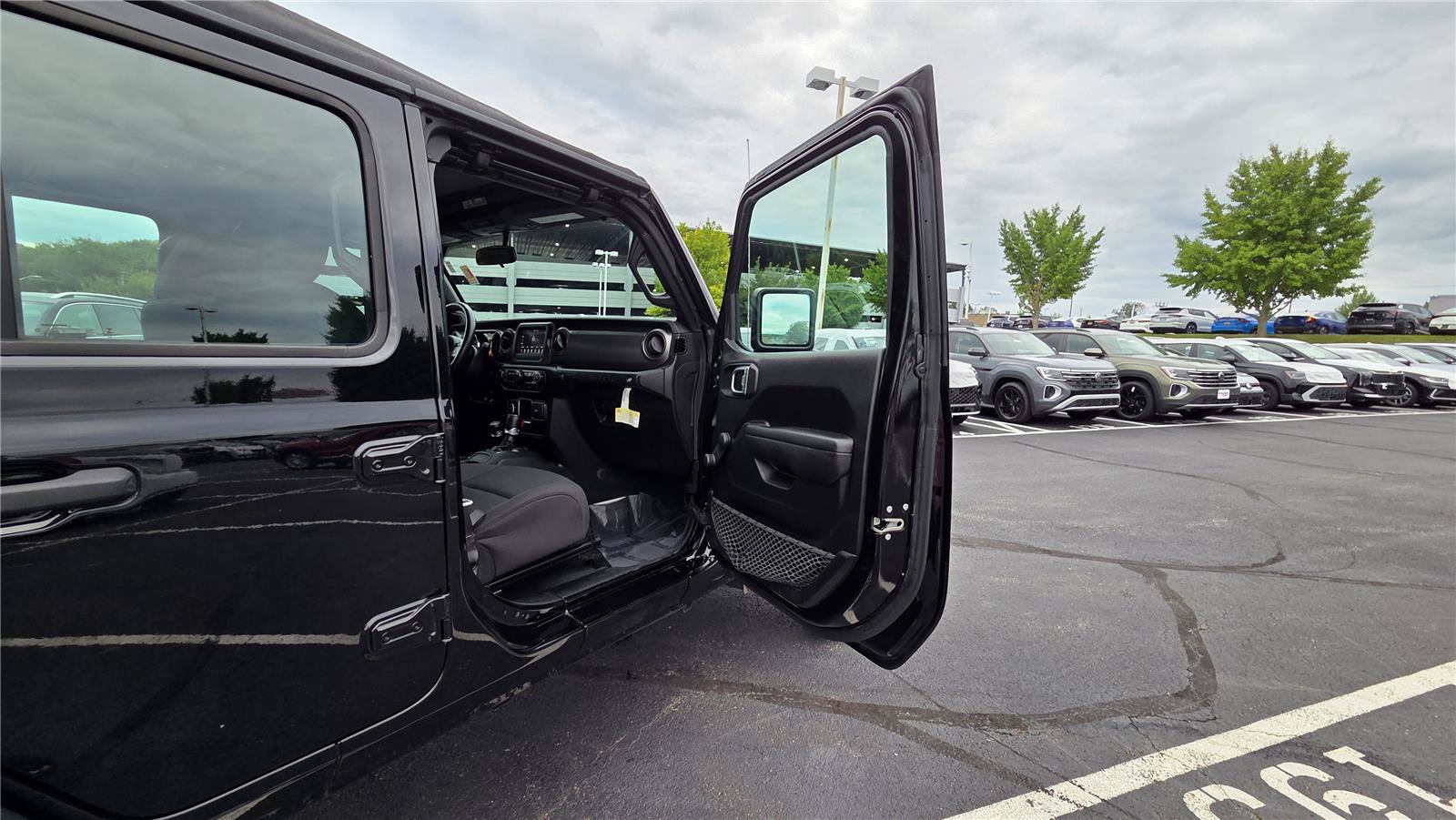 Used 2023 Jeep Wrangler Unlimited Sport AWD/4WD image 28