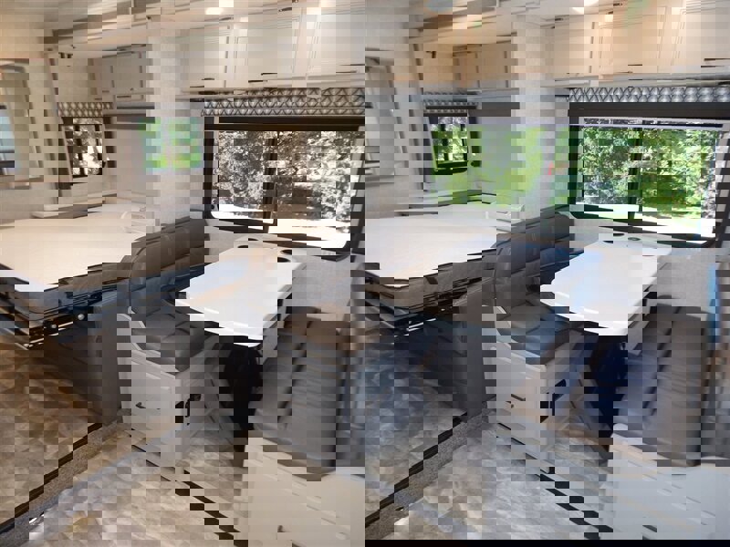 Used 2022 Ford E-450 and Econoline 450 Super Duty w/ Motorhome Prep Package image 32