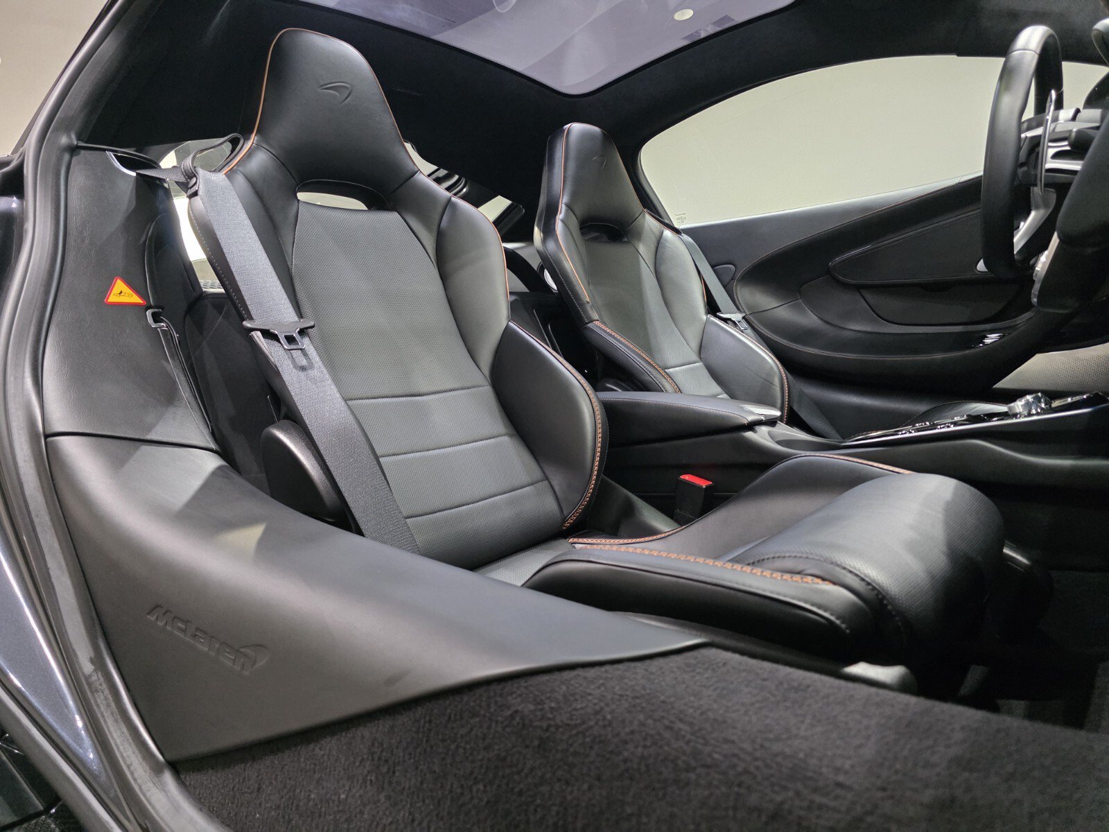Used 2023 McLaren GT RWD image 18