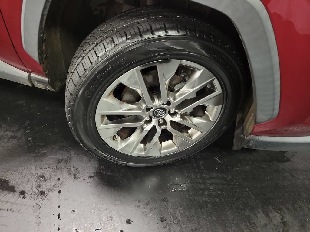 Used 2020 Toyota RAV4 XLE Premium FWD image 10