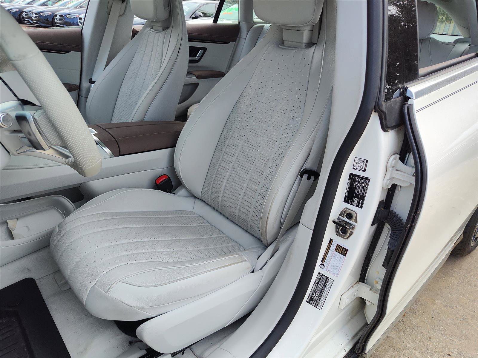 New 2022 Mercedes-Benz EQS 580 4MATIC Sedan image 14