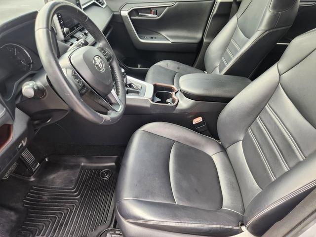 Used 2020 Toyota RAV4 Limited FWD image 9