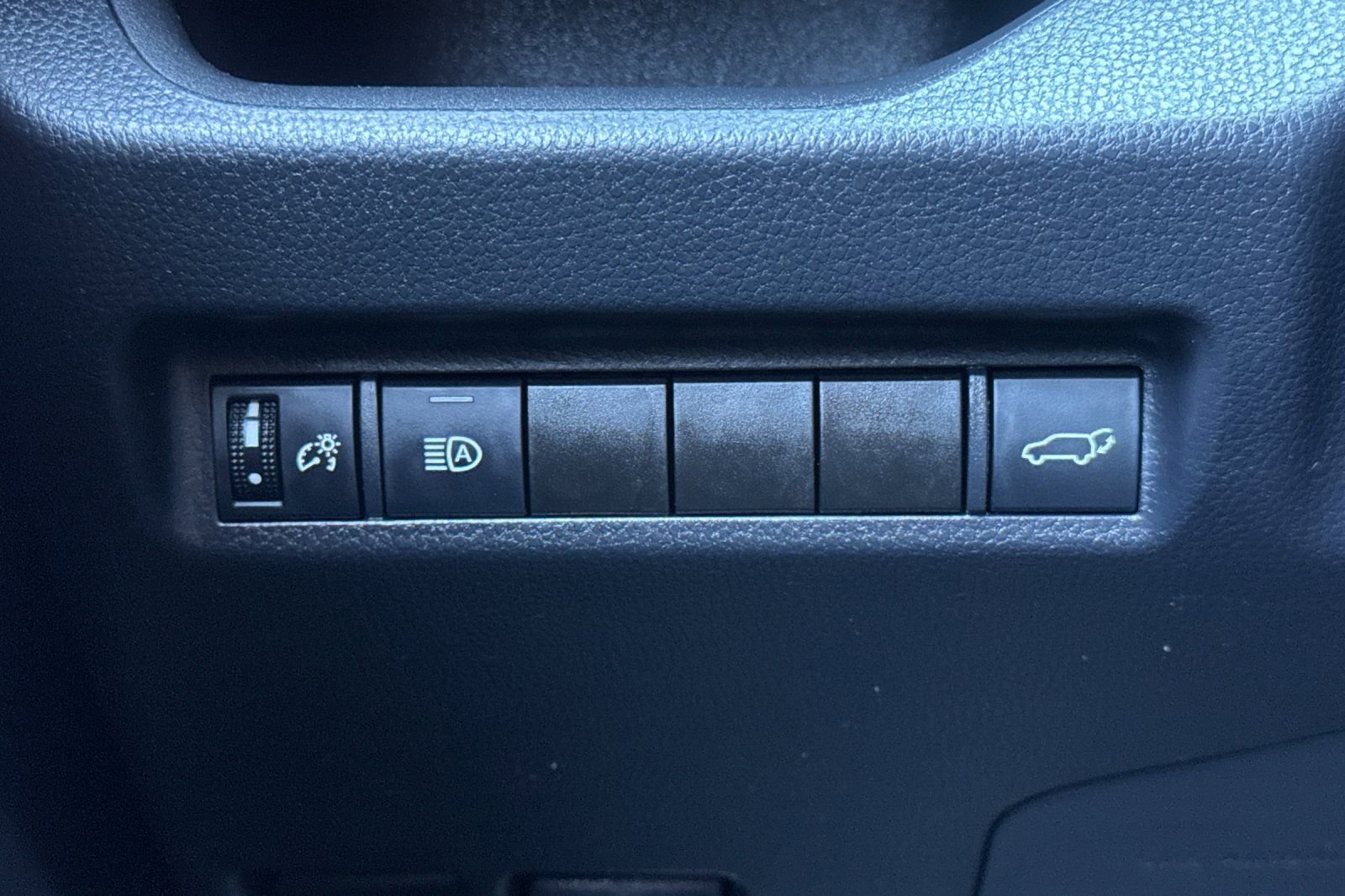 Used 2021 Toyota RAV4 XLE Premium w/ Carpet Mat Package (TMS) image 38