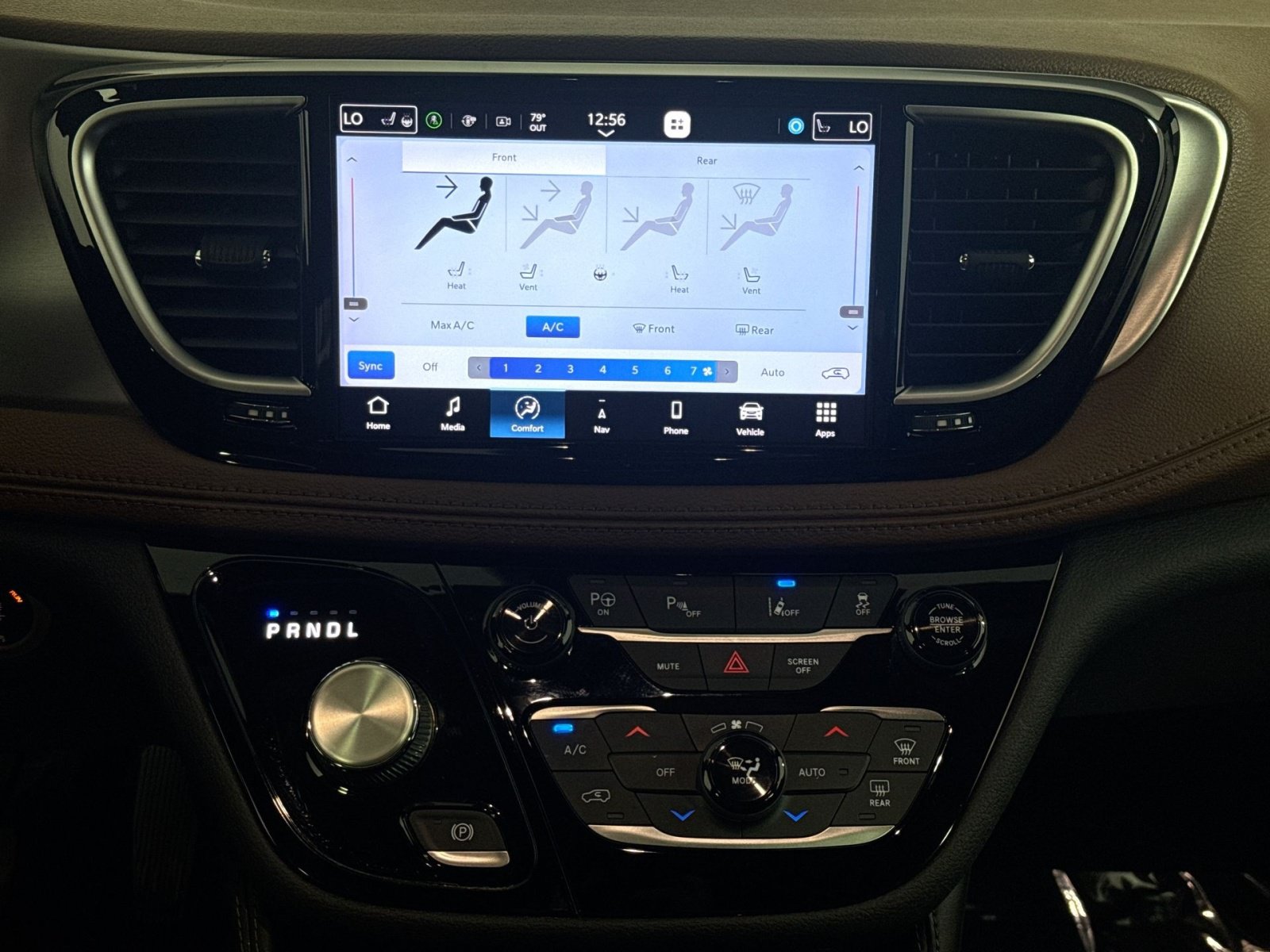 Used 2021 Chrysler Pacifica Limited w/ Uconnect Theater Family Group FWD image 21